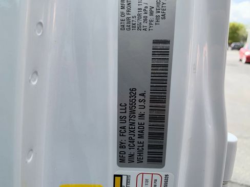 Used 2025 Jeep Wrangler Sahara image 28