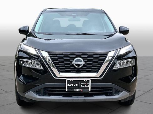 Used 2023 Nissan Rogue SV image 3