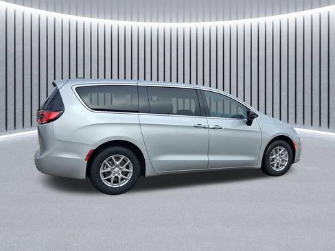 New 2026 Chrysler Pacifica Select FWD image 7