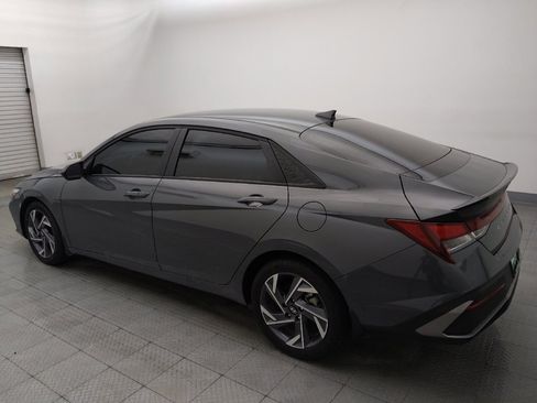 Used 2025 Hyundai Elantra Sport FWD image 3