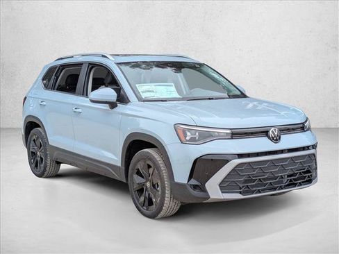 New 2026 Volkswagen Taos SE FWD image 6
