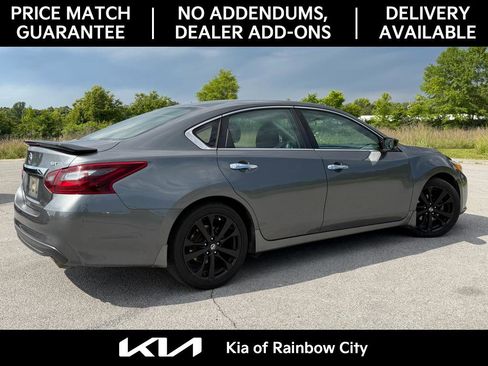 Used 2017 Nissan Altima 2.5 SR w/ Midnight Edition Package FWD image 5