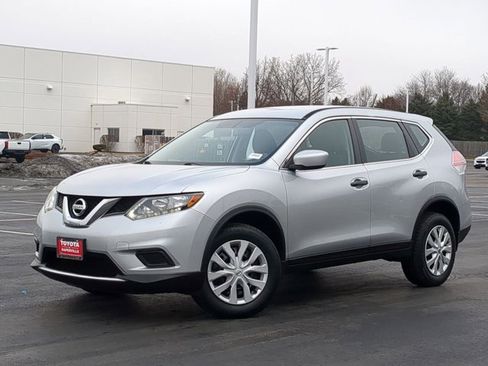 Used 2016 Nissan Rogue S image 2