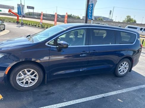 Used 2018 Chrysler Pacifica LX FWD image 6