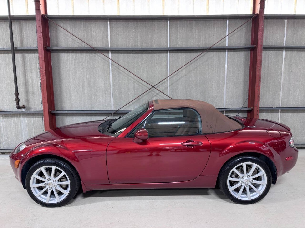 Used 2007 MAZDA MX-5 Miata Grand Touring w/ Premium Pkg RWD image 16