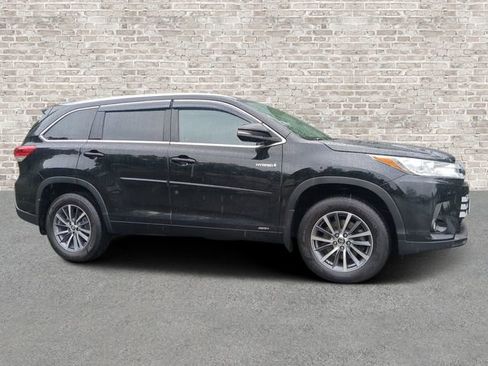 Used 2017 Toyota Highlander XLE AWD/4WD image 1