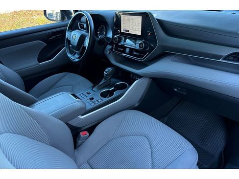 Certified 2023 Toyota Highlander LE image 19