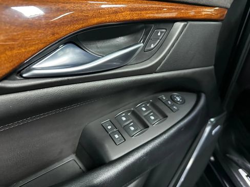Used 2016 Cadillac Escalade Luxury image 13