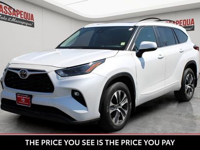 Used 2023 Toyota Highlander XLE