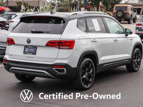 Used 2023 Volkswagen Taos SE w/ Panoramic Sunroof Package FWD image 7