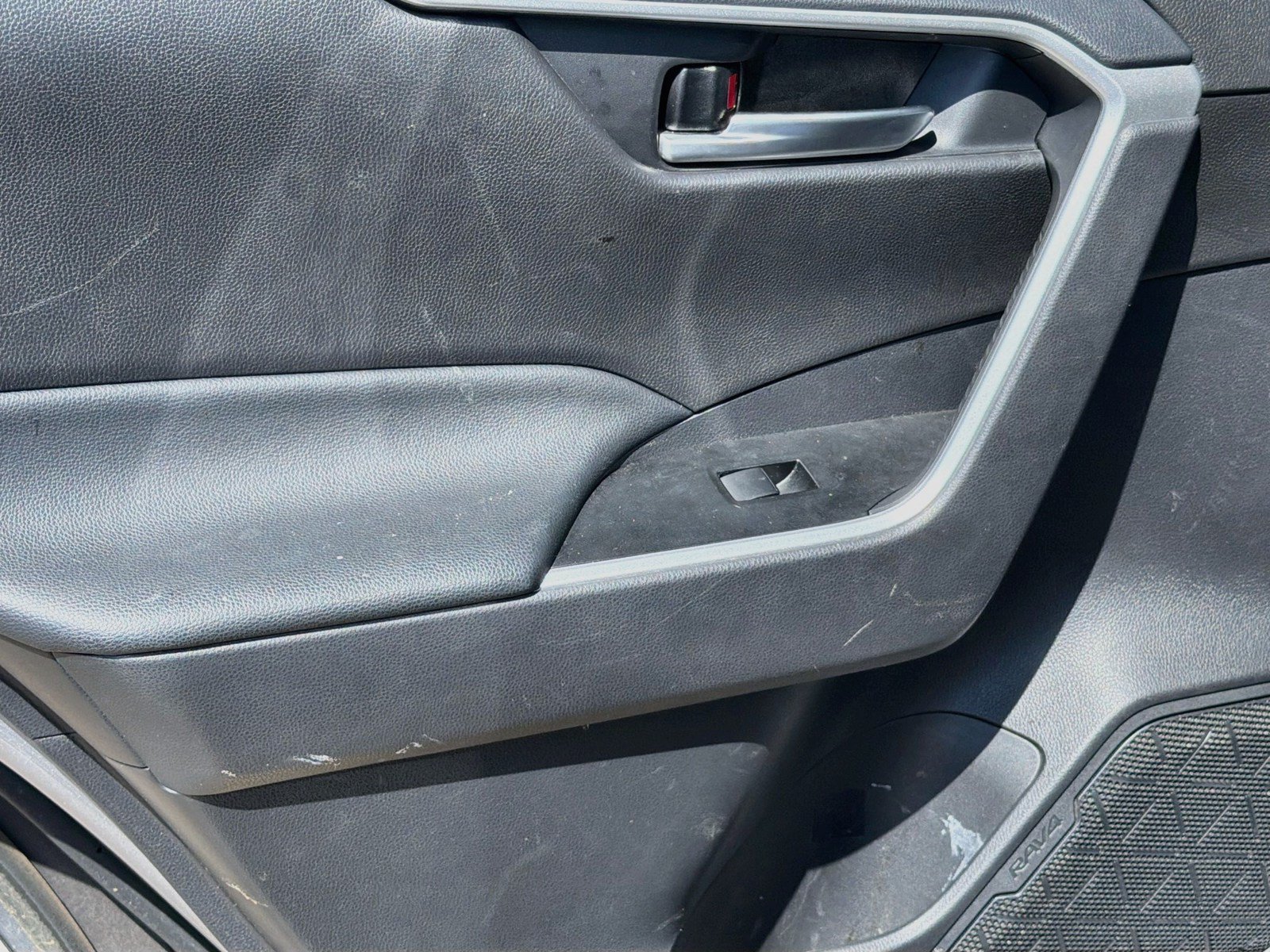 Used 2021 Toyota RAV4 XLE AWD/4WD image 22