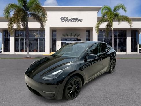 Used 2024 Tesla Model Y Long Range RWD image 1