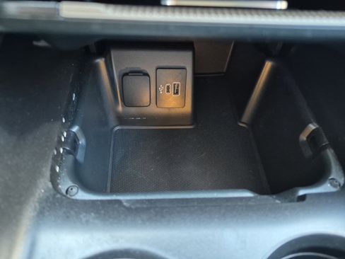 Used 2025 Ford Explorer Active image 31