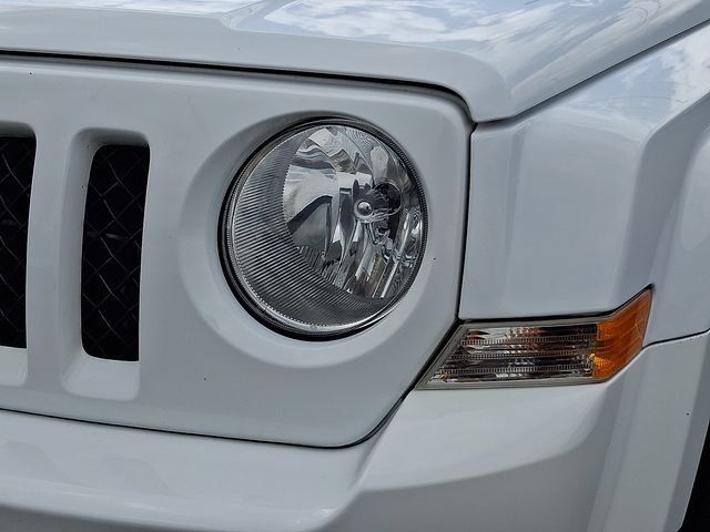 Used 2017 Jeep Patriot High Altitude AWD/4WD image 12
