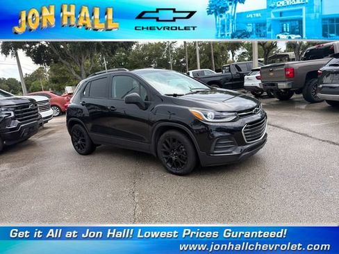 Used 2020 Chevrolet Trax LT w/ LT Convenience Package FWD image 14