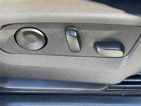 Used 2025 GMC Sierra 1500 SLT image 15