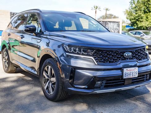 Used 2021 Kia Sorento EX image 3