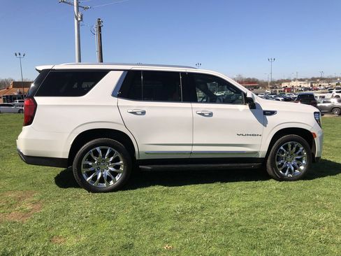 Used 2022 GMC Yukon SLT w/ SLT Premium Package image 6