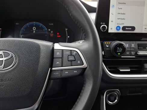 Used 2024 Toyota Grand Highlander XLE image 21