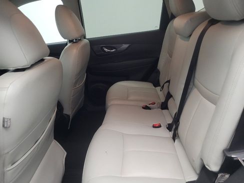Used 2017 Nissan Rogue SV w/ SV Premium Package FWD image 18