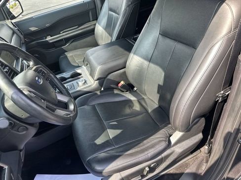 Used 2018 Ford Expedition XLT w/ Equipment Group 202A AWD/4WD image 15