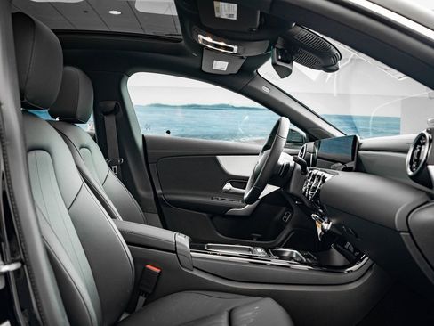 Used 2025 Mercedes-Benz CLA 250 CLA 250 image 21