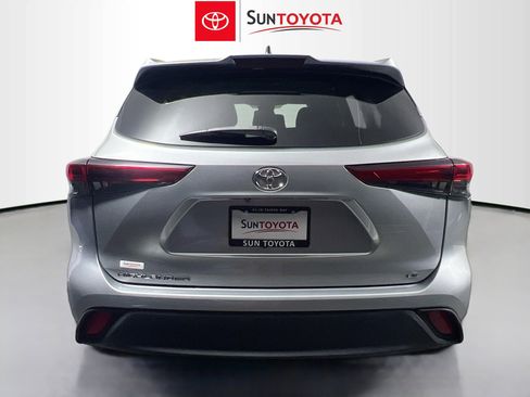 Used 2023 Toyota Highlander LE image 5