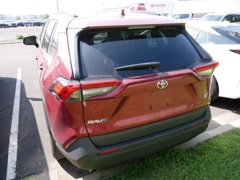 Certified 2020 Toyota RAV4 XLE Premium AWD/4WD image 5