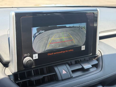 Used 2025 Toyota RAV4 XLE FWD image 19
