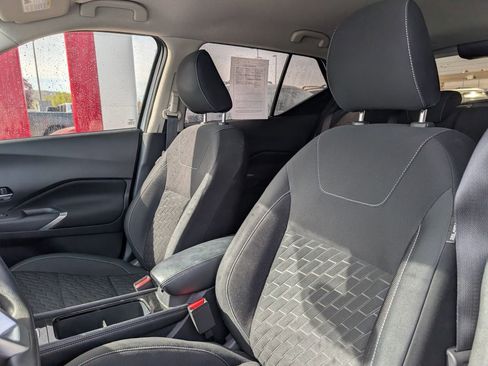 Used 2021 Nissan Kicks SV image 6