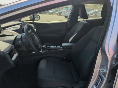 Used 2025 Toyota Prius LE FWD image 7