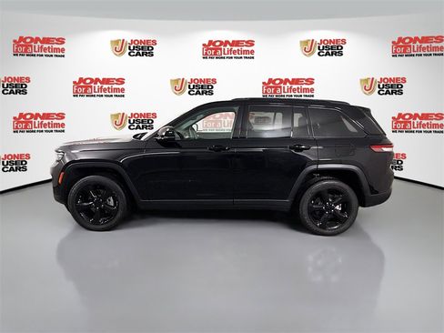 Used 2023 Jeep Grand Cherokee Altitude image 14