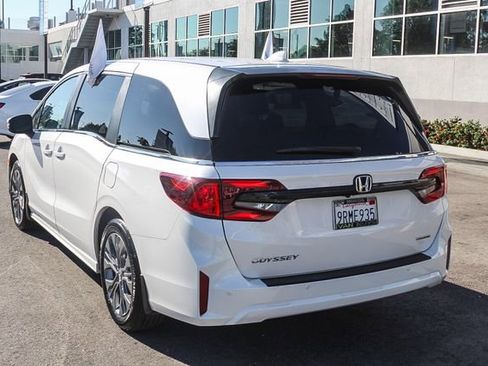 Used 2025 Honda Odyssey Touring image 7