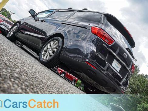 Used 2019 Kia Sedona EX FWD image 5