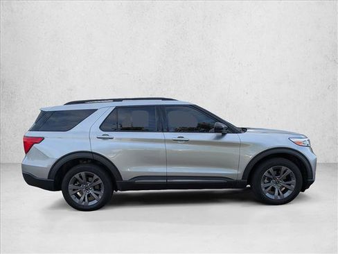 Used 2023 Ford Explorer XLT w/ Equipment Group 202A AWD/4WD image 4