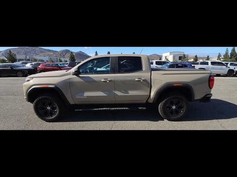Used 2024 GMC Canyon Elevation w/ Elevation Premium Package RWD image 2