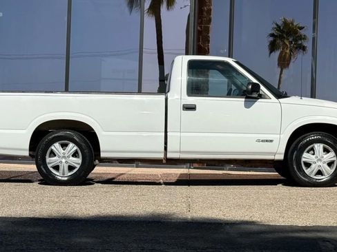 Used 2002 Chevrolet S10 Pickup 2WD Regular Cab image 15