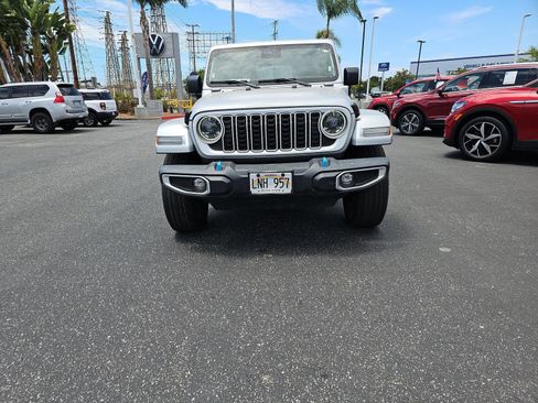 Used 2024 Jeep Wrangler Unlimited Sahara AWD/4WD image 2
