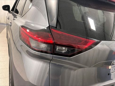 Certified 2024 Nissan Rogue SV image 33