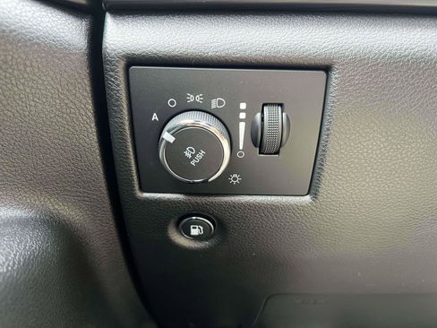 Used 2021 Jeep Grand Cherokee Laredo X image 17