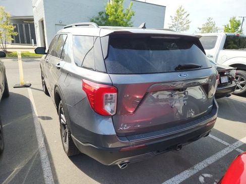 Used 2022 Ford Explorer XLT w/ Equipment Group 202A image 3