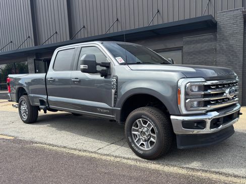 Used 2023 Ford F350 Lariat w/ Tow Technology Package AWD/4WD image 3
