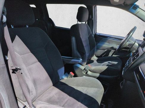 Used 2014 Dodge Grand Caravan SE image 17