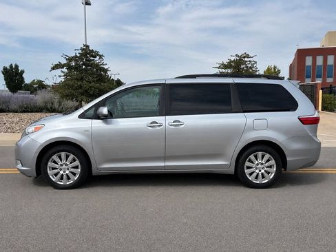 Used 2017 Toyota Sienna LE AWD/4WD image 2