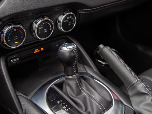 Used 2023 MAZDA MX-5 Miata Grand Touring w/ Weather Package RWD image 11