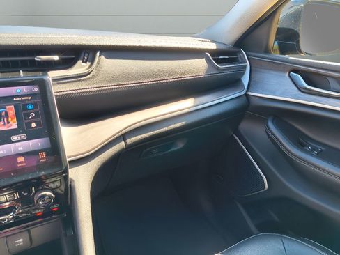 Used 2022 Jeep Grand Cherokee Limited image 28