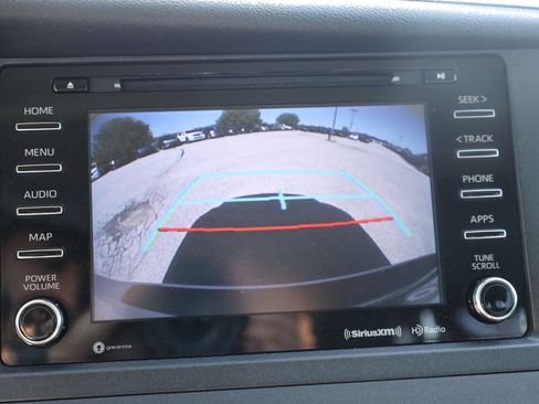 Used 2019 Toyota Sienna SE image 25