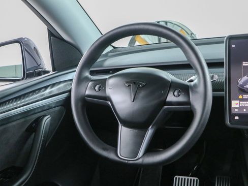 Used 2023 Tesla Model Y AWD image 12