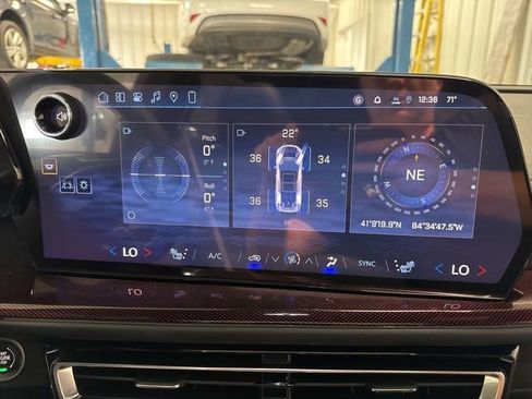 New 2026 Chevrolet Traverse Z71 w/ Enhanced Driving Package AWD/4WD image 25