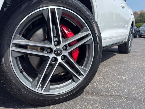 Used 2024 Audi Q5 e Premium Plus w/ Premium Plus Package AWD/4WD image 5